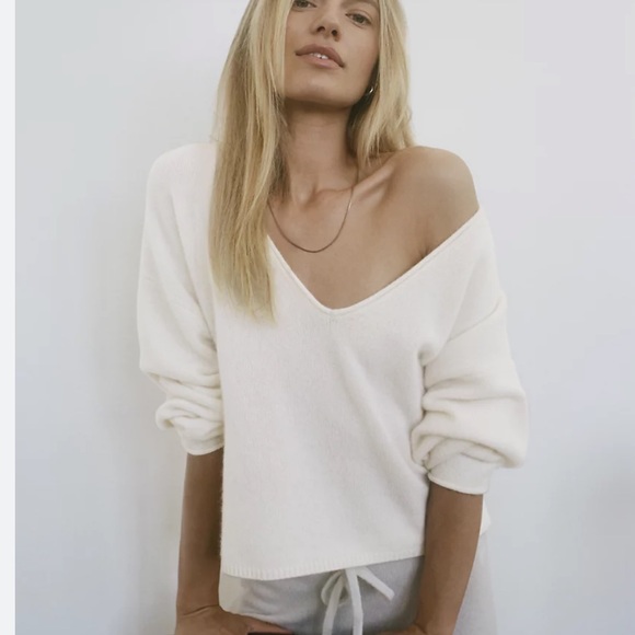 Aritzia Sweaters - NWT ARITZIA The Group by Babaton Genre Cashmere Sweater Dark Grey Cropped V-Neck